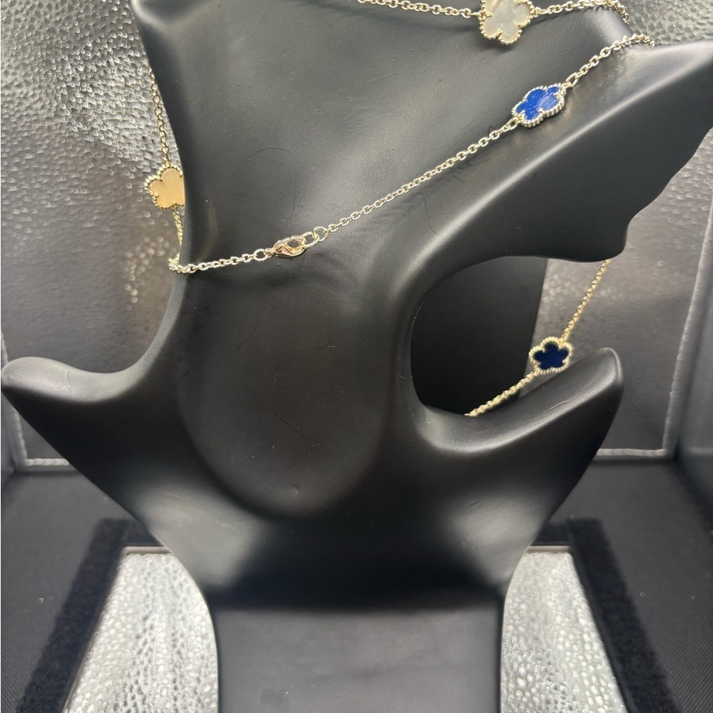 Elegant Lapis & Mother-of-pearl Gold and Blue Flower Necklace - Picture 3 of 3